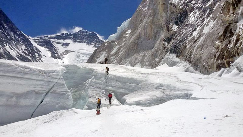 17 climbers evacuated, 400 complain of altitude sickness in Mt Everest