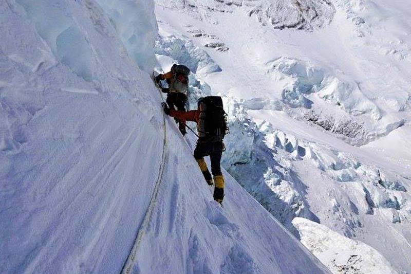 17 more scale Mount Everest on Sunday