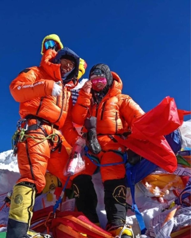 29 climbers including footballer Sajan Dangol scale Everest