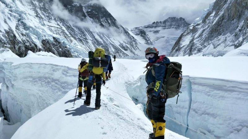 5 Ukrainian, 4 Sherpa climbers complete Everest-Lhotse traverse