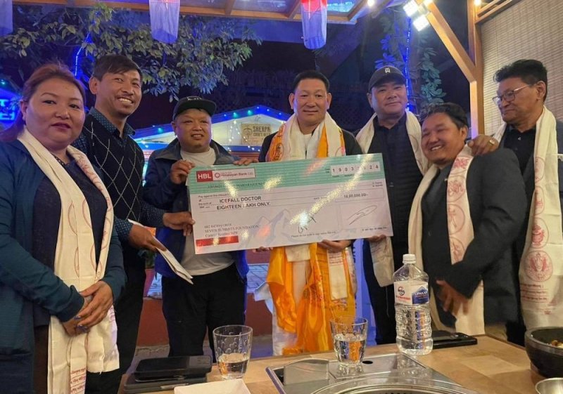 7SF hands over insurance premium of Icefall Doctors to SPCC