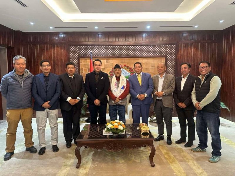 Airlines threaten to ground all flights in Everest region