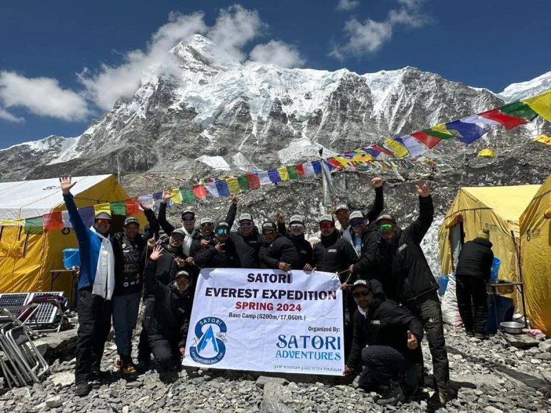 American, Chinese, Polish climbers scale Everest