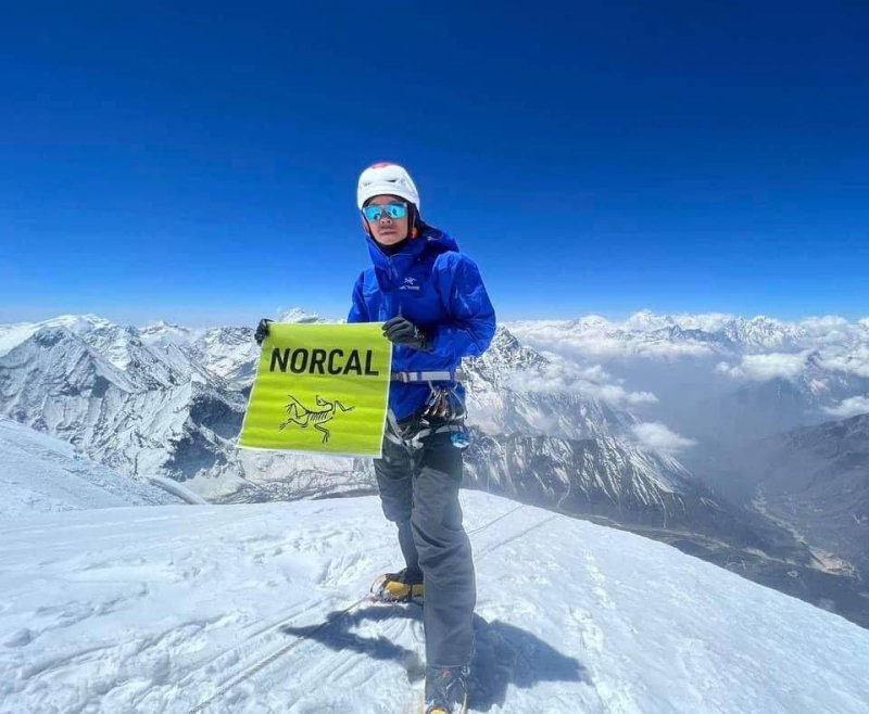 Ang Rita's grandson Tenzing, Pemba Dorje scale Lhotse