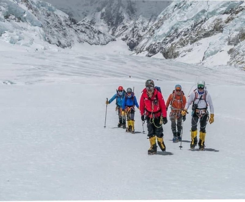Ben Jones, others scale Mt Everest
