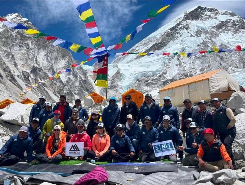 Ben Jones, SNT members scale Everest