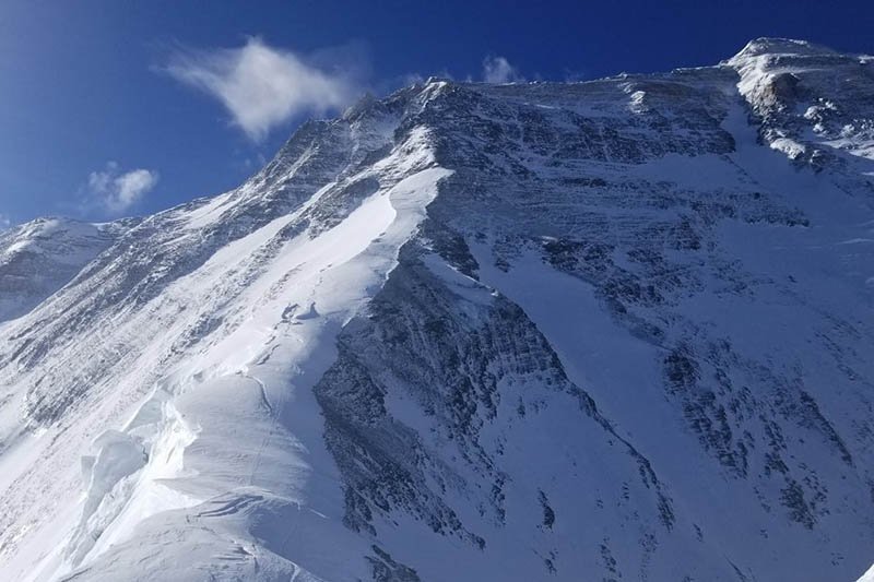China bans non-climbers from Mount Everest base camp
