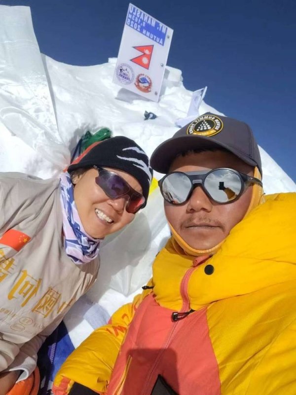 Chinese alpinist He Jing becomes first woman to scale all 14 true 8,000 m peaks without Oxygen