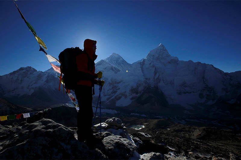 Chinese surveyors scale Mt Everest to measure height of the mountain