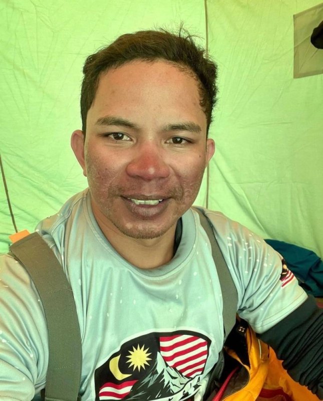 Deaf-mute Malaysian climber creates history scaling Mt Everest