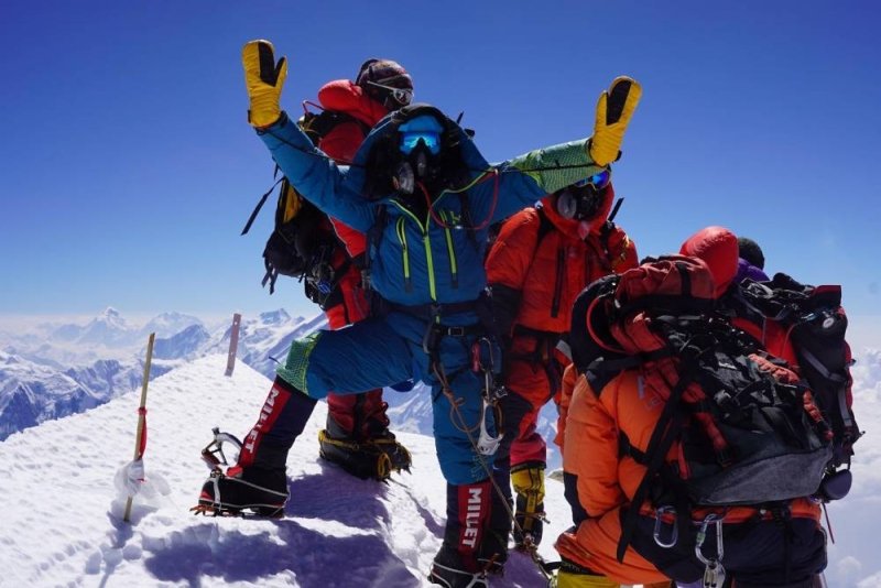 Dong Hong Juan becomes first woman to complete all 14 peaks
