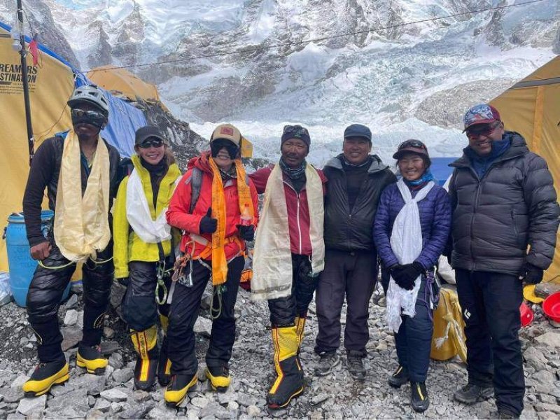 Eight siblings set record scaling Mt Everest