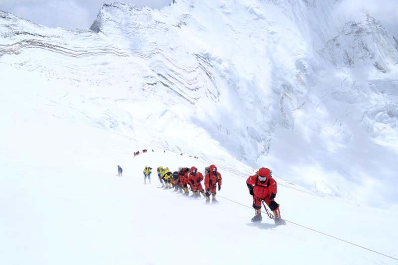 Everest update: Sherpas search for missing Indian climbers; chopper sent to airlift Dutchman�s body