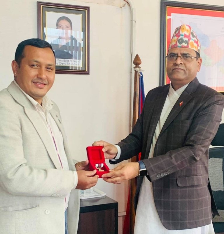 Everesteer Sapkota receives Sagarmatha medal