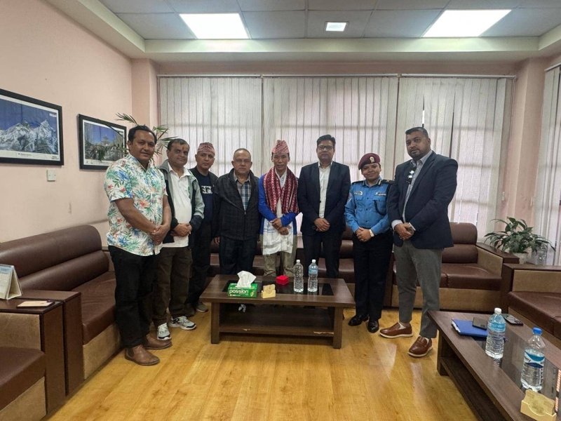 Ex TV journo Kami Sherpa honoured with Everest summiteer badge