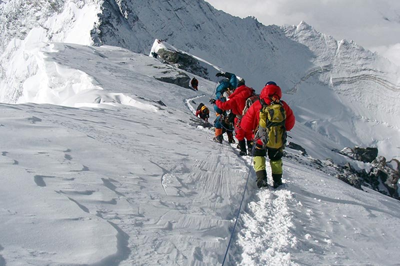 First Albanian woman among 100 scales Mt Everest