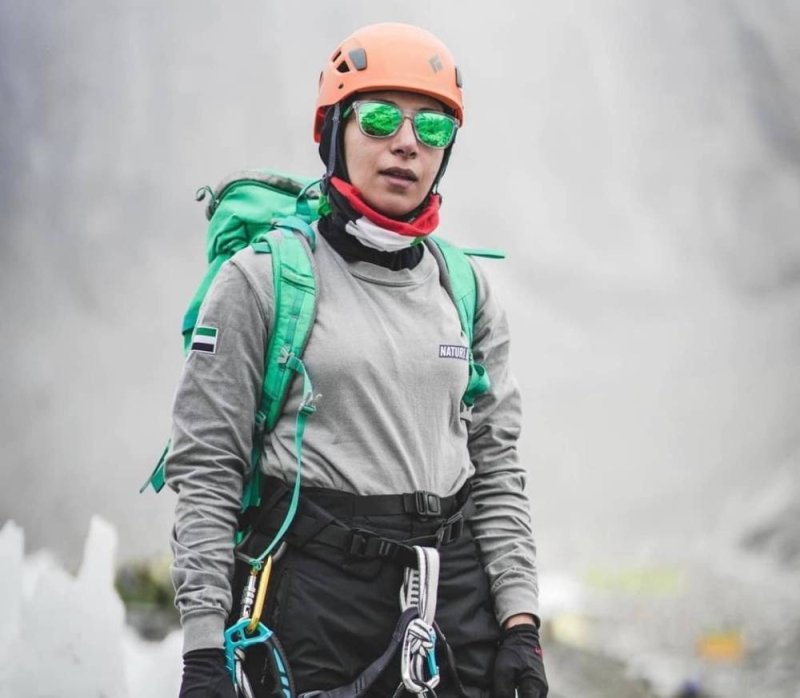 First Uruguayan, Emirati women among others scale Everest