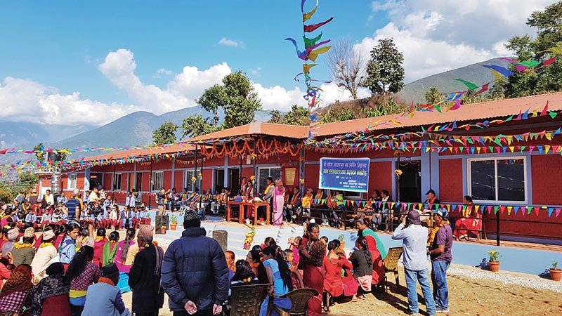 Foreign climber helps rebuild quake-hit school