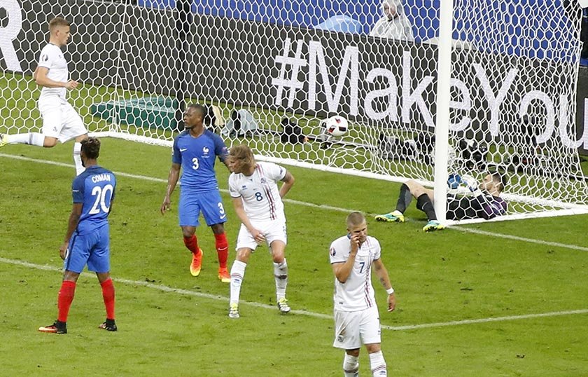 France face Everest climb with slippery shoes