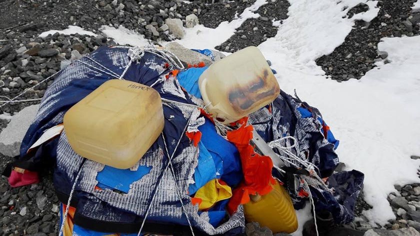 French Montagne et Partage removes 5 tons of waste from Mt Everest
