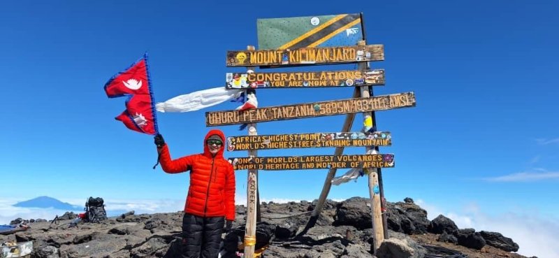 H9 flight attendant Omnika completes 3 of 7 summits