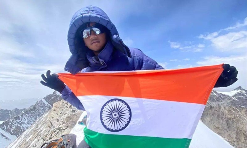 Hyderabad teenager scales Everest becoming youngest to complete 7 summits