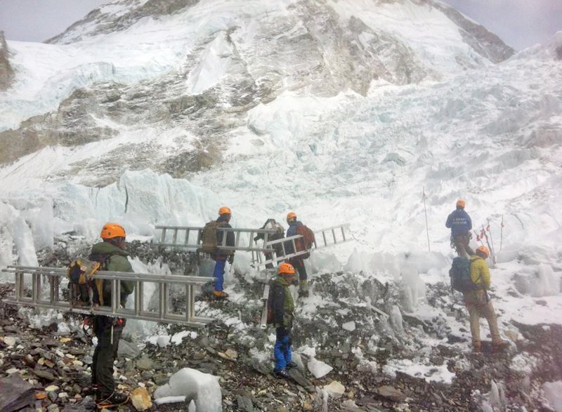 Icefall doctors say Nepal earthquake left pits and fissures in Mt Everest