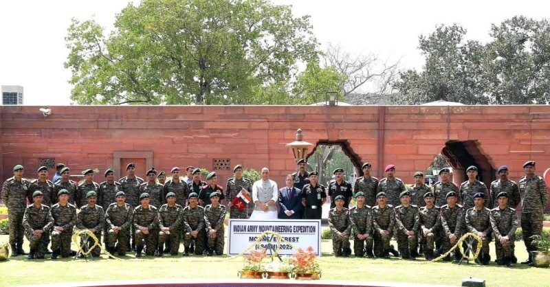 Indian Army's Silver Jubilee Expedition team scales Everest