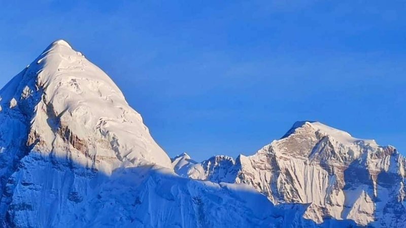 Indian Mountaineering Foundation team successfully scales Mount Pumori