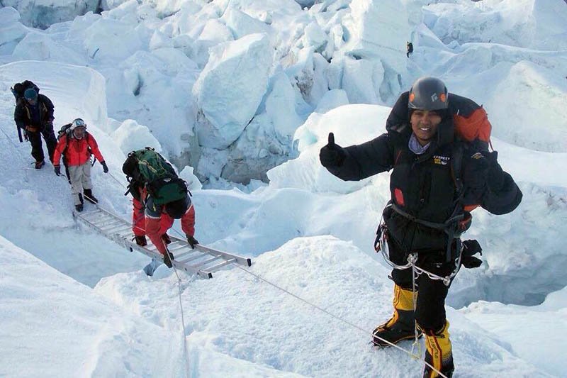 Indian policewoman sets record on Mt Everest