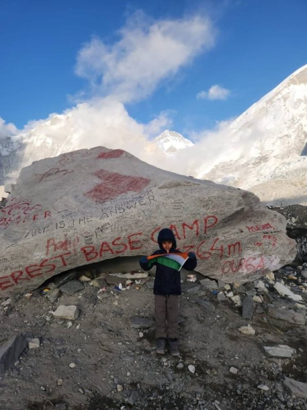 Indian septuagenarian, child trek to Everest base camp