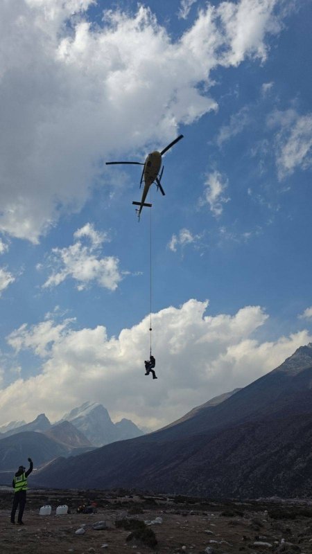 Japanese woman evacuated from Lobuche peak