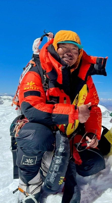 Lakpa breaks his own record, route to Makalu summit opens