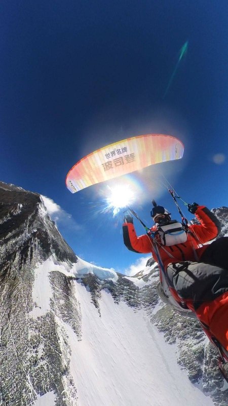 Li Shengtao honored for gliding off Everest top