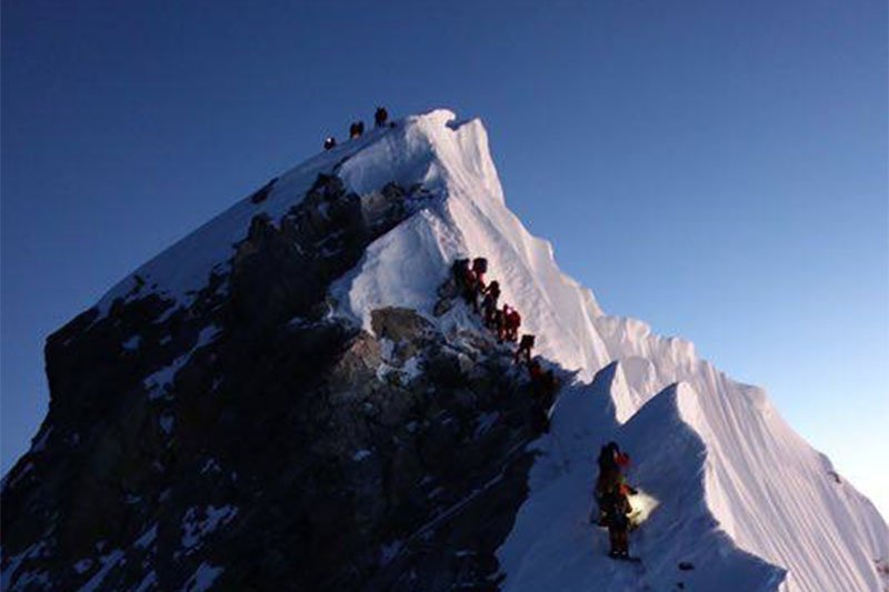 Macedonian climber dies on Mt Everest, Sherpa climber evacuated