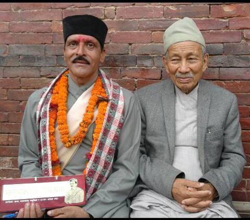 Man in Banu Bhakta's guise to climb Mt Everest with Ramayan in his hand