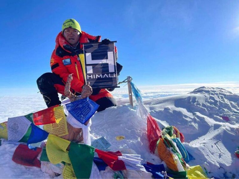 More climbers scale Everest