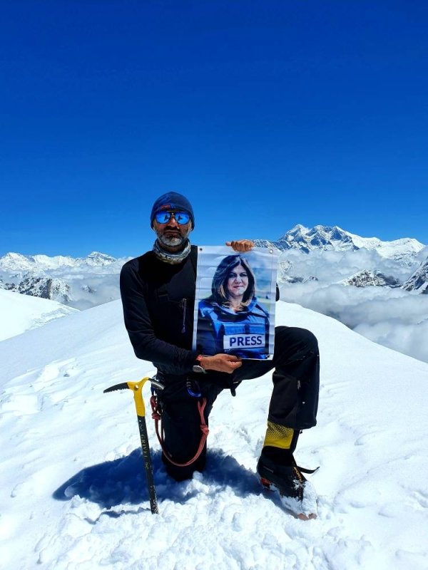 Mostafa Salameh pays tribute to slain Al Jazeera's journo scaling Mera Peak