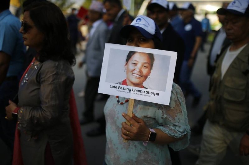 Mountain communities urge world leaders to decarbonise Everest