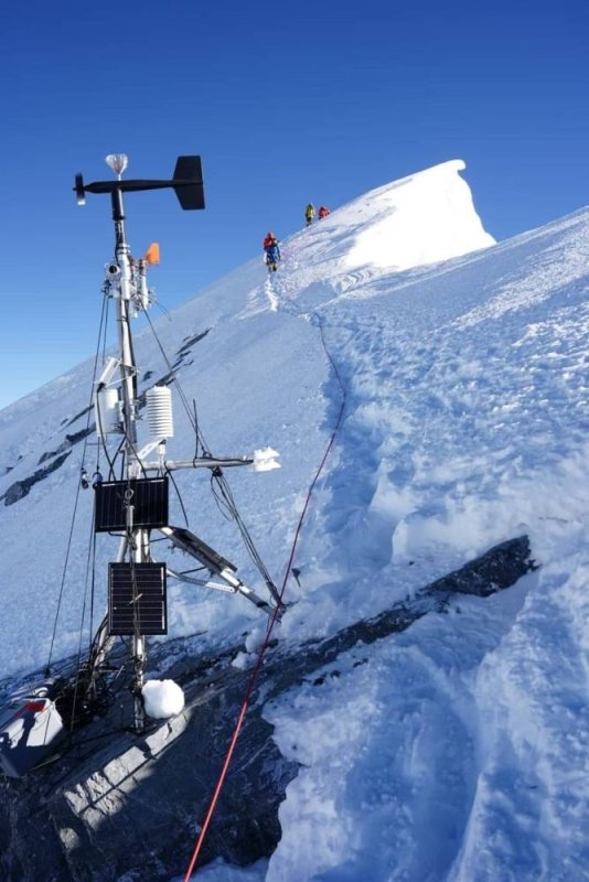 NatGeo scientists to carry out maintenance of Everest weather stations