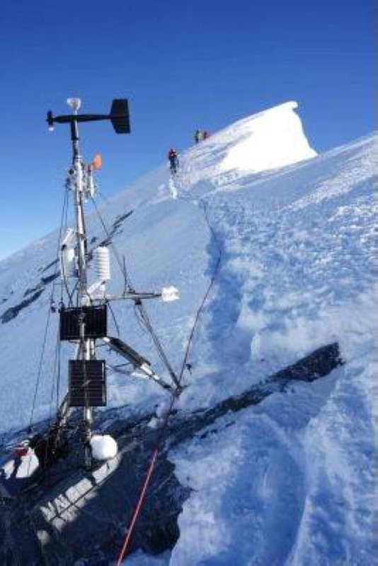 NatGeo team scales Everest carrying out maintenance on Bishop Rock station