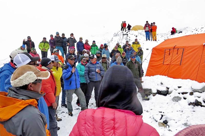 Nepal grants climbing permit to 729 mountaineers this season