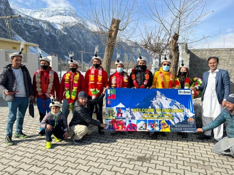 Nepali climbers head for K2, Taiwan's Ko-Erh eyes record ascent