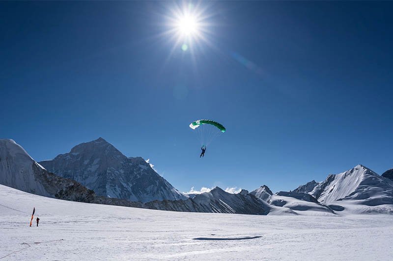 Paul-Henry de Baere (PH) sets new world record of highest parachute landing