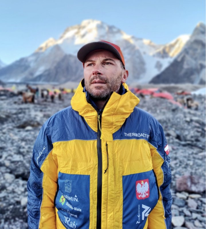 Piotr Jerzy Krzyzowski sets record with Lhotse-Everest double climb without supplemental oxygen