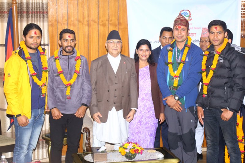 PM Oli bids farewell to govt team assigned to measure Everest�s height