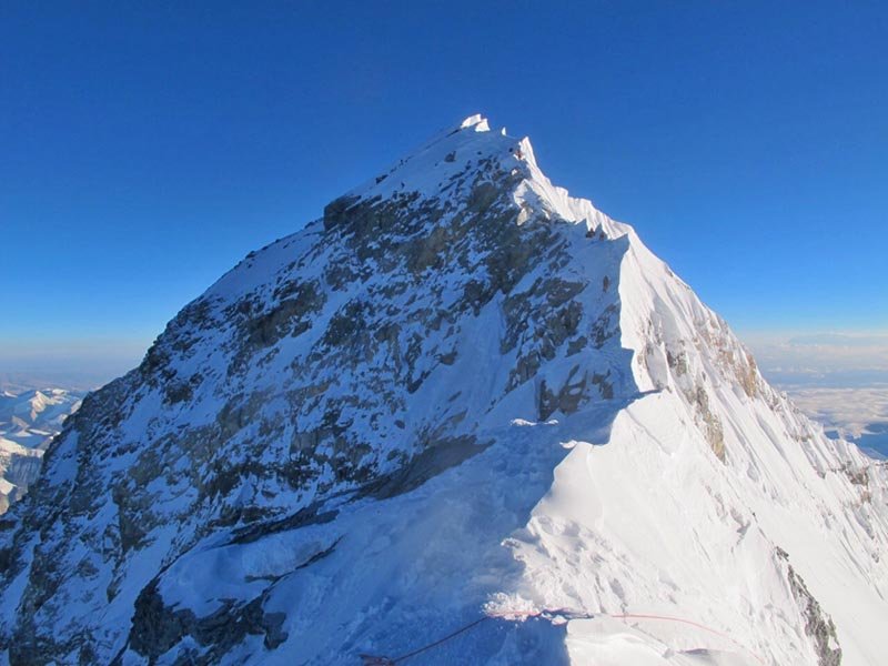 Rescuers bring Indian climber�s body from Everest