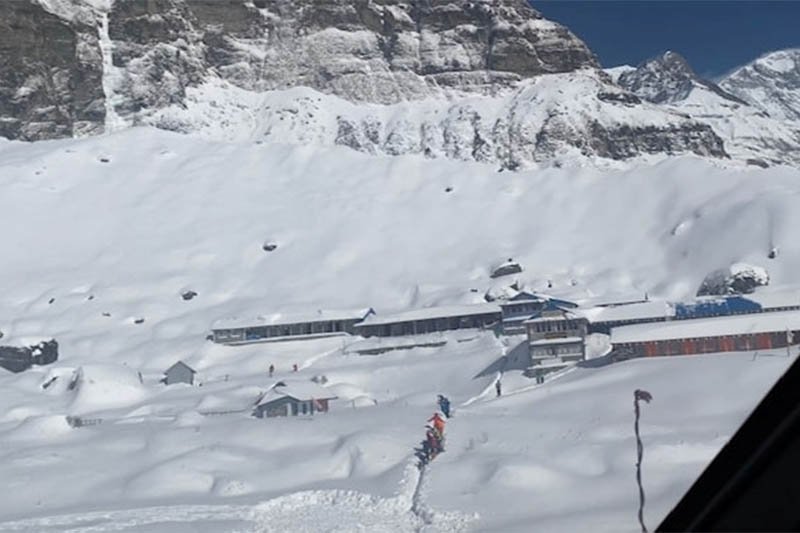 Rescuers dig for trekkers missing in Nepal avalanche