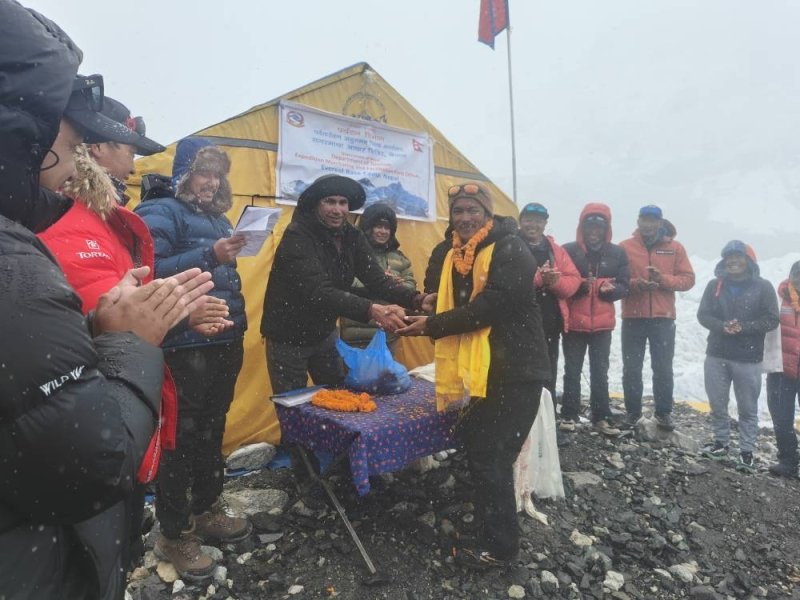Rope fixing climbers, icefall doctors honored for route fixing on Mt. Everest