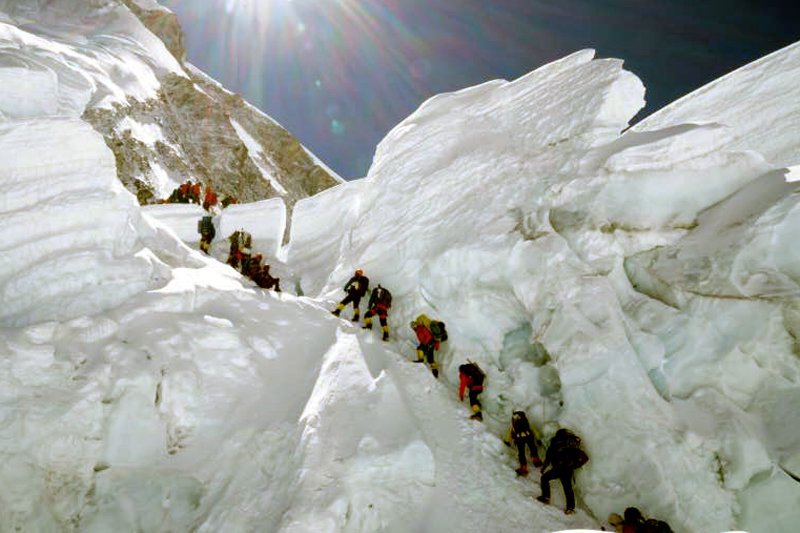 Rope fixing team plans to scale Mt Everest on May 6